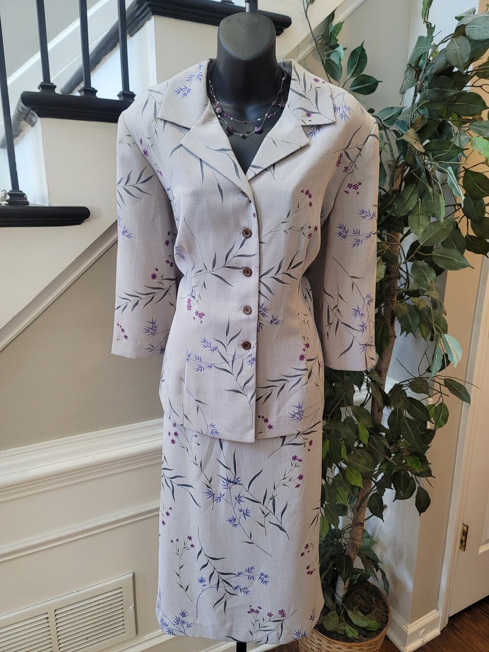 Danny & Nicole Skirt Suit Womens SZ 18 Beige Floral 3/4 Sleeves Blazer Side Slit